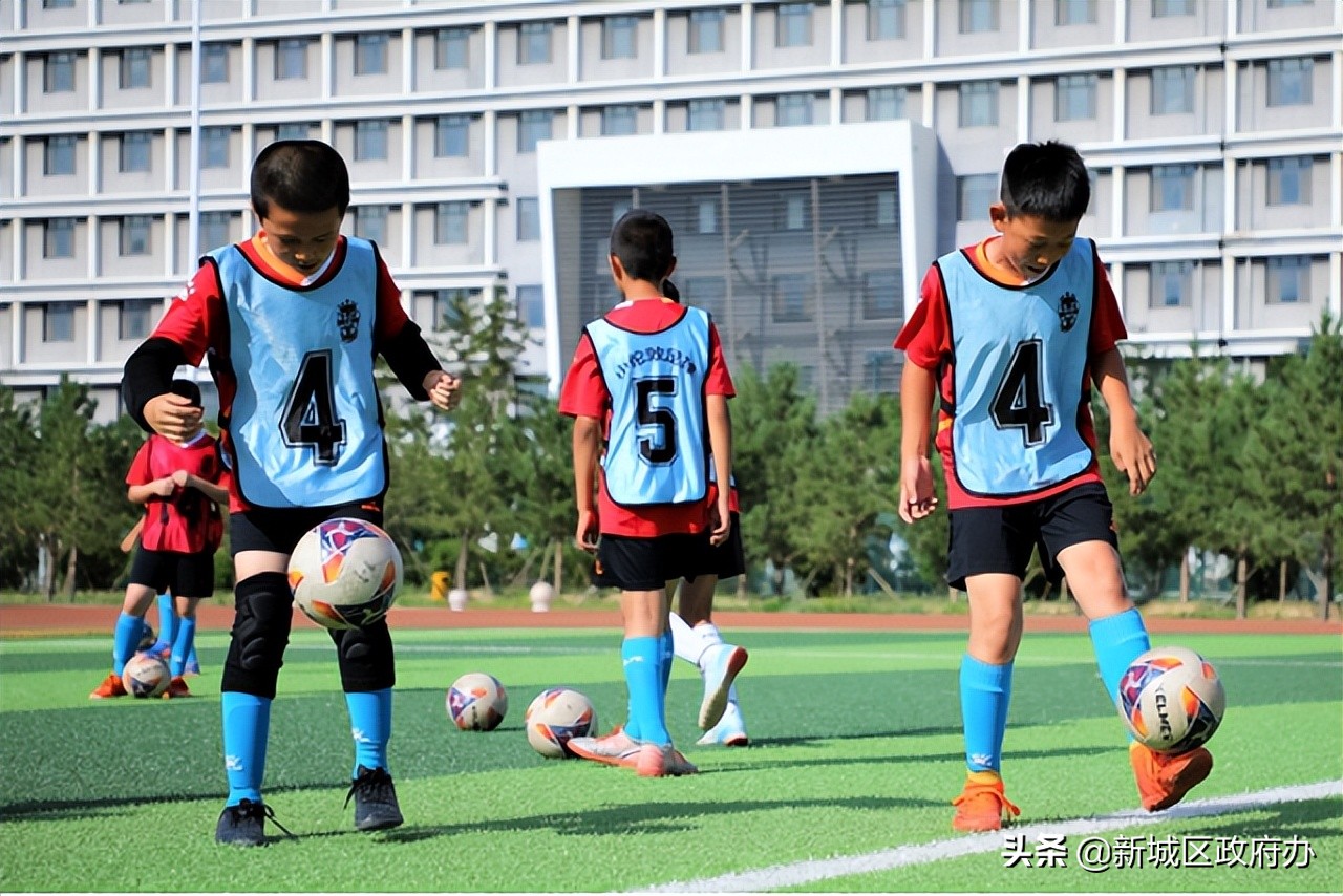 呼和浩特暑假体育训练营,呼和浩特少儿足球暑期营招生