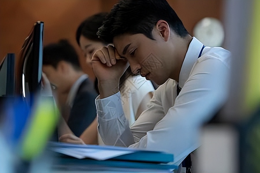 被吹上天的保健品和药品的区别,被吹上天的保健品实则伤钱