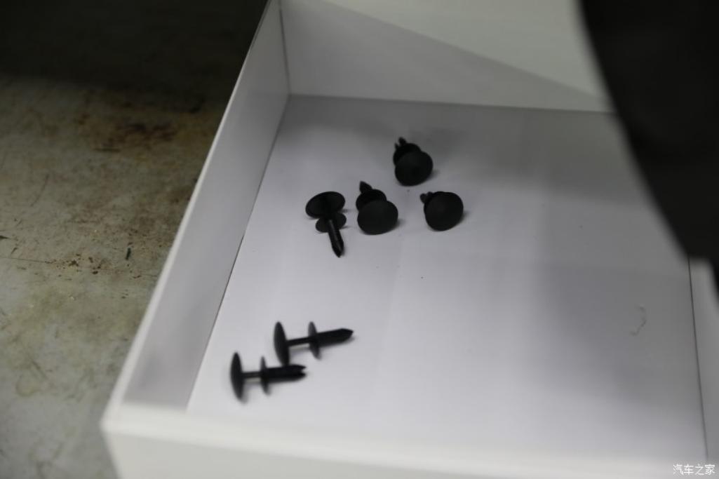 路虎卫士改装17寸轮毂,路虎卫士22寸黑色轮毂固定踏板