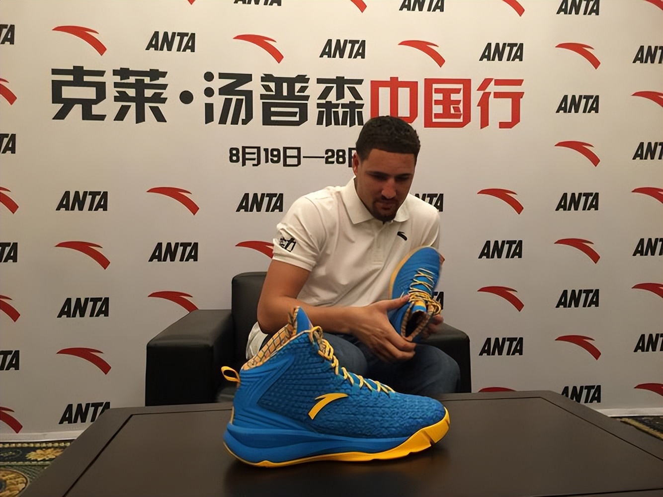 从买得起到想要买，签约克莱，收购FILA，安踏是如何超越李宁的？