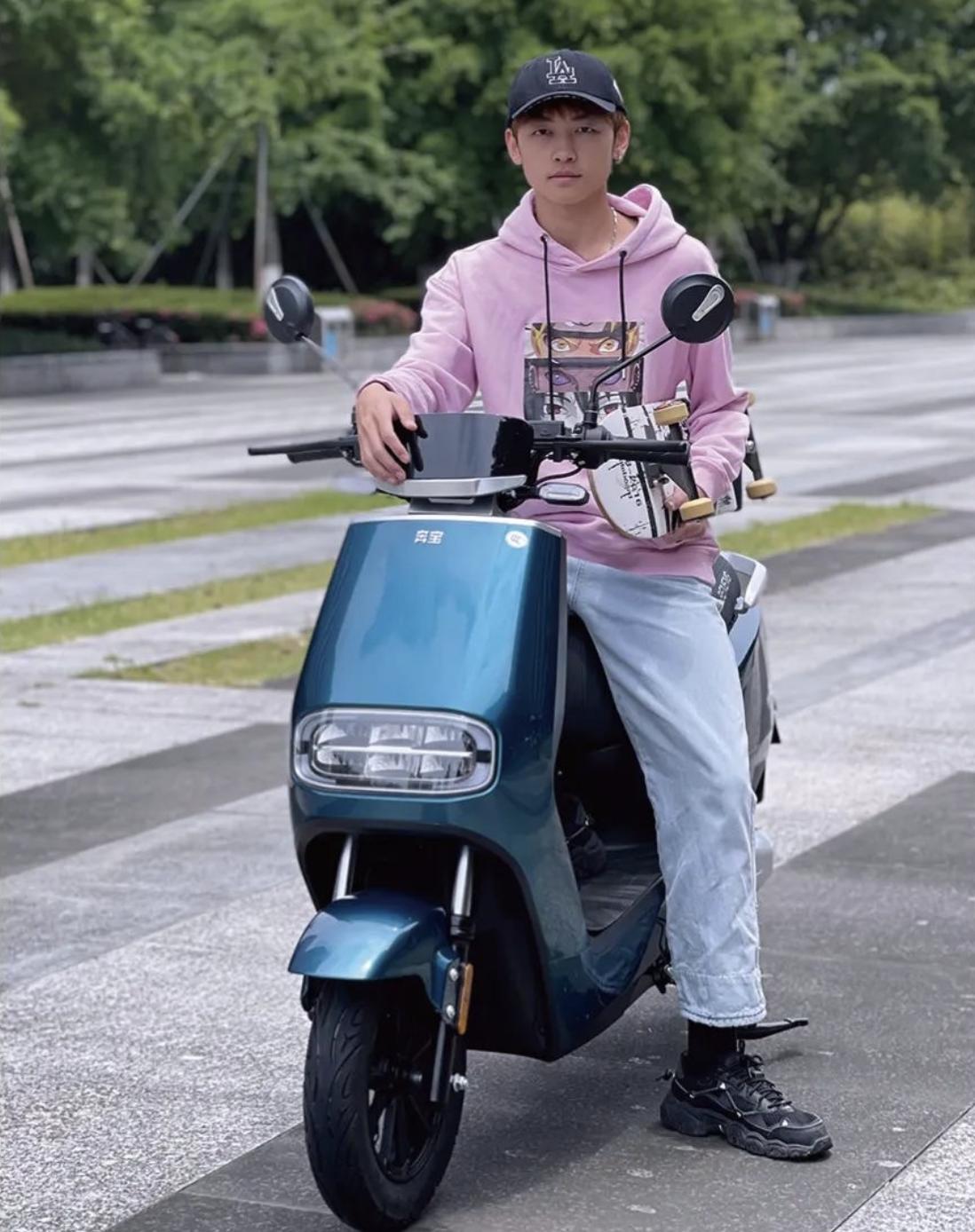 哪款电摩又帅爬坡又强续航又长,电摩2.02秒破百配置