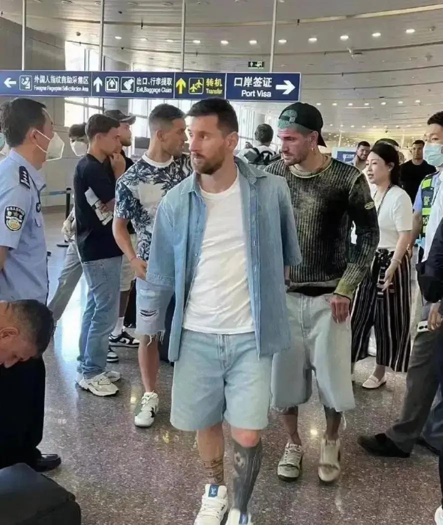 梅西与球迷见面,梅西再见到恩师