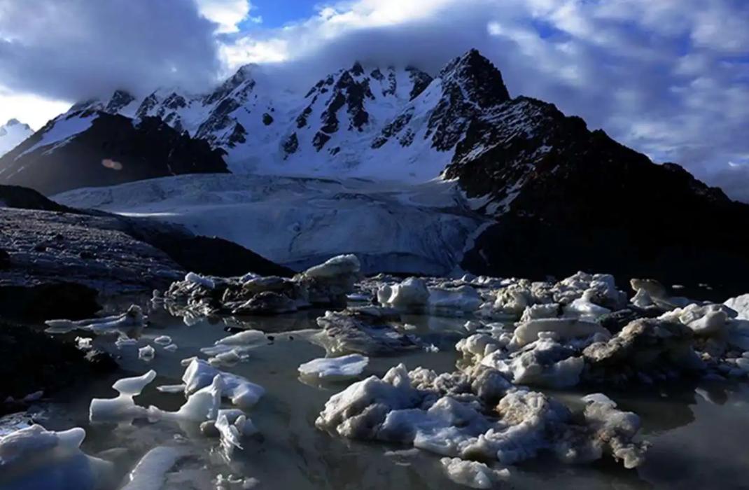 新疆库尔勒罗布湖螃蟹,南疆无人区沙漠湖泊