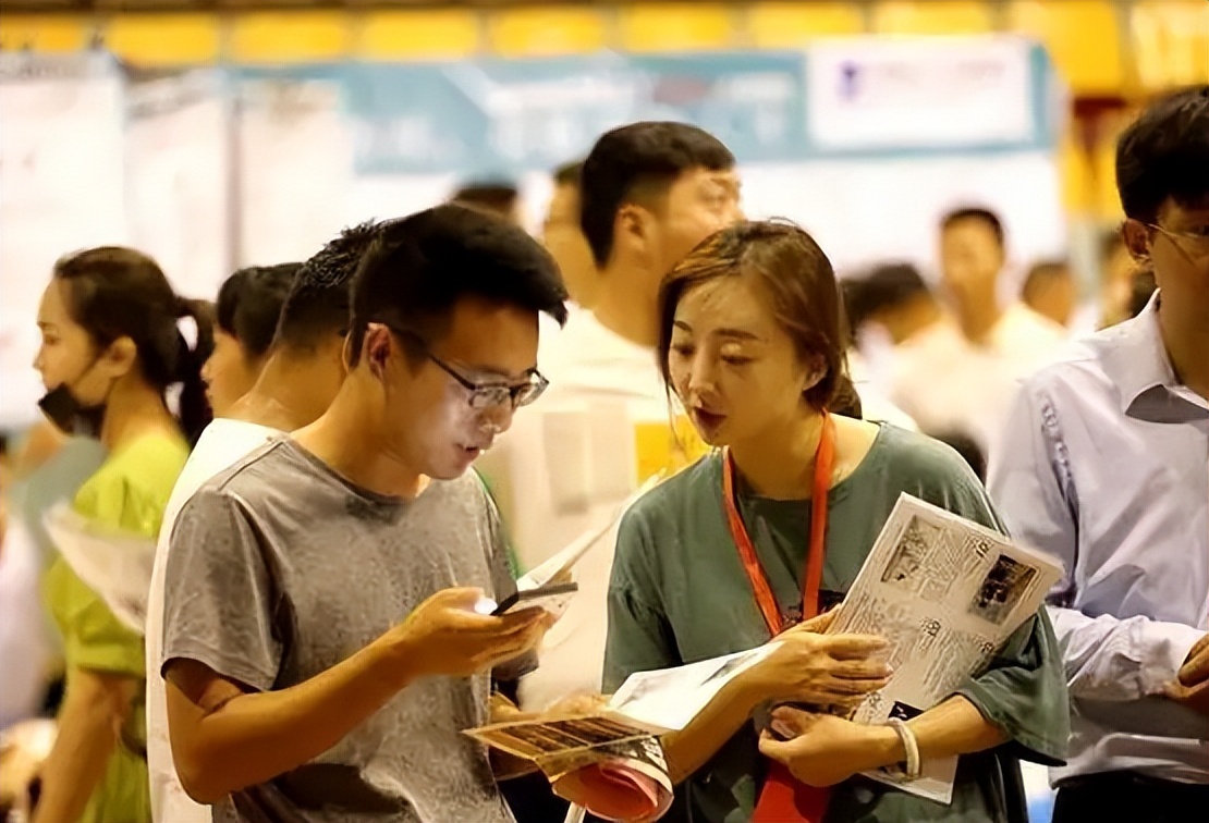 用人单位“入职门槛”越发内卷，出纳要求CPA，大学生：开始焦虑