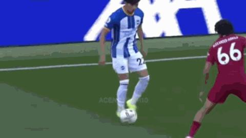 过掉阿诺德的日本前锋，是如何从大学踢到英超的？还发表过论文