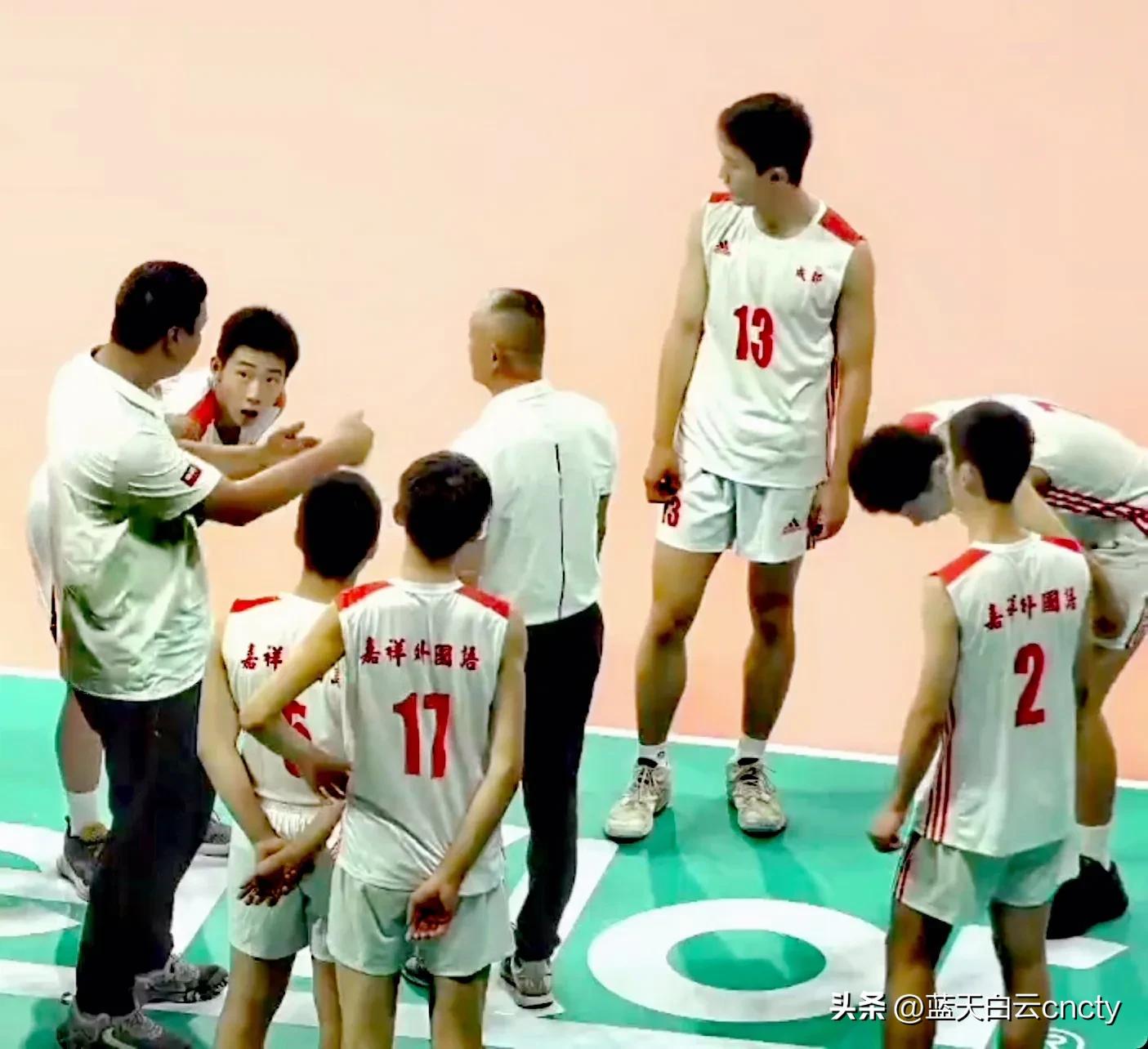 U17江苏男排再创奇迹，3:0掀翻四川挺进决赛，15岁仲其恒闪耀全场