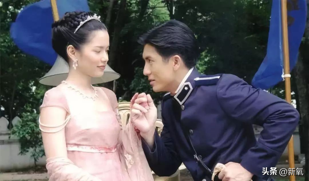 出道幻视Lisa后期艳过AB，为什么这张脸怎么折腾都好看啊…