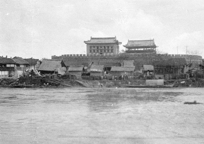 日军日记：*安妇慰**不服从管教，我很愤怒，用*刀刺**插入她的*体下**