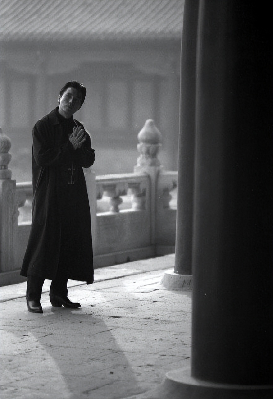 “亚洲*男美**”尊龙：无父无母，无儿无女，71岁孑然一身，一生孤独