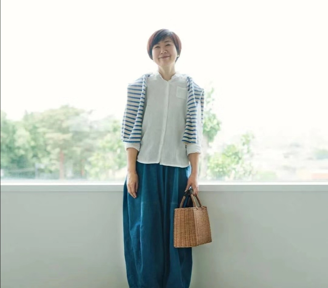 40岁的女人剪短发洋气点,显年轻满头白发有气质的女人