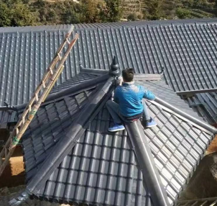 自建房房顶琉璃瓦利弊,树脂瓦红顶白底好用
