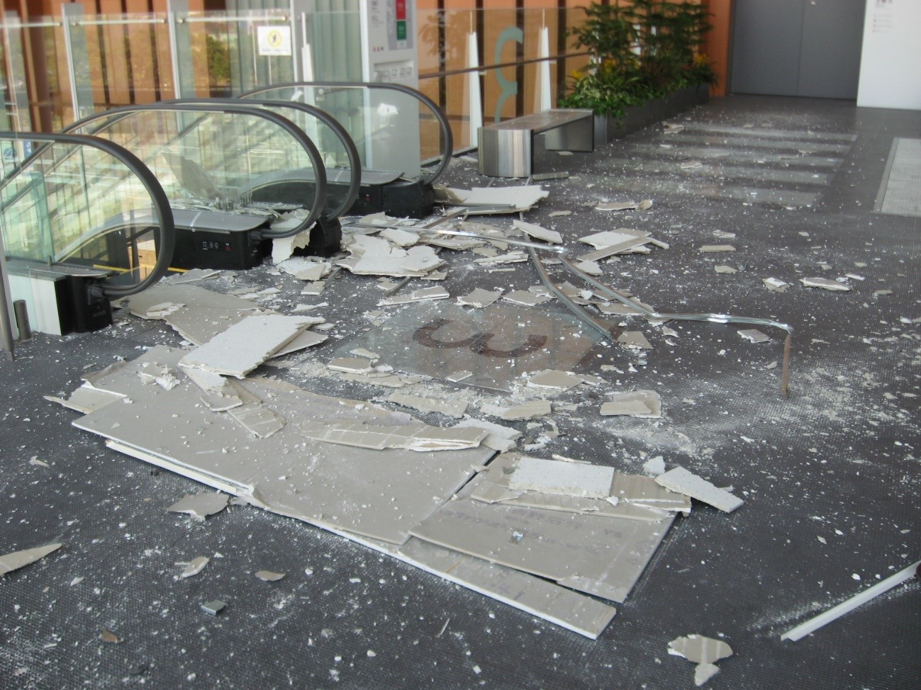 瓷砖粘铝合金的强力胶,瓷砖专用高粘金属胶什么牌子好