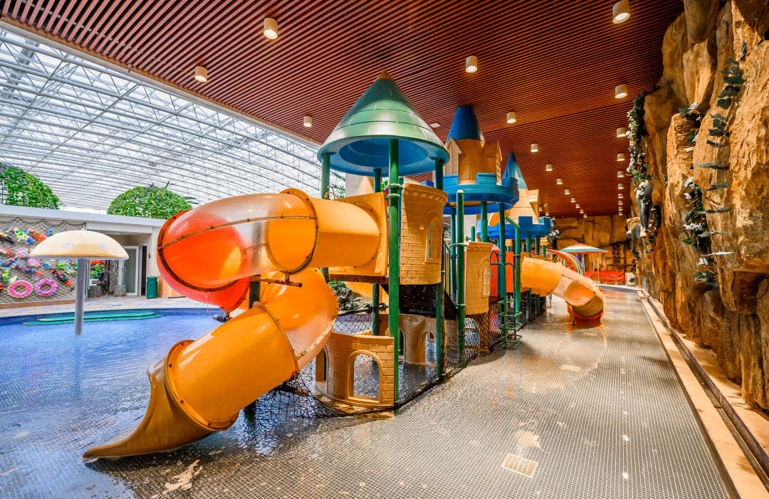 银河温泉双人水果温泉,泡汤泉免费吃水果