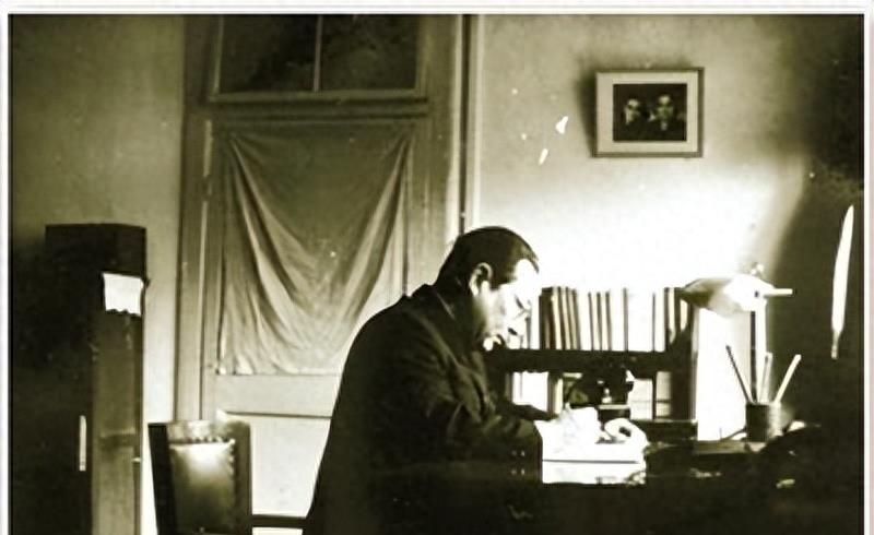 “中南海的秘密：为何不敢挂‘中央人民政府’牌？”