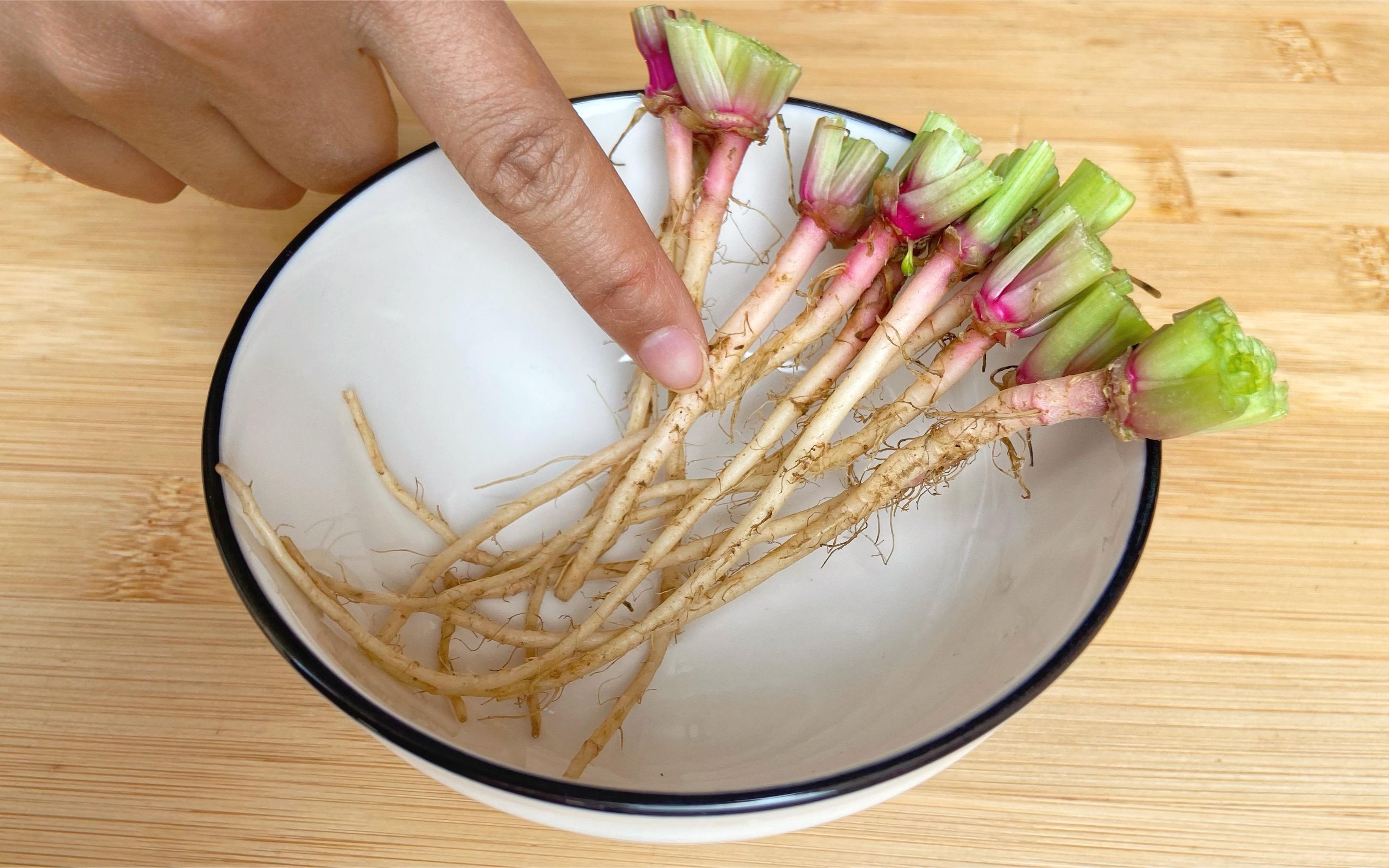 菠菜和什么吃会拉肚子,菠菜肠胃不好的人吃了会拉肚子吗