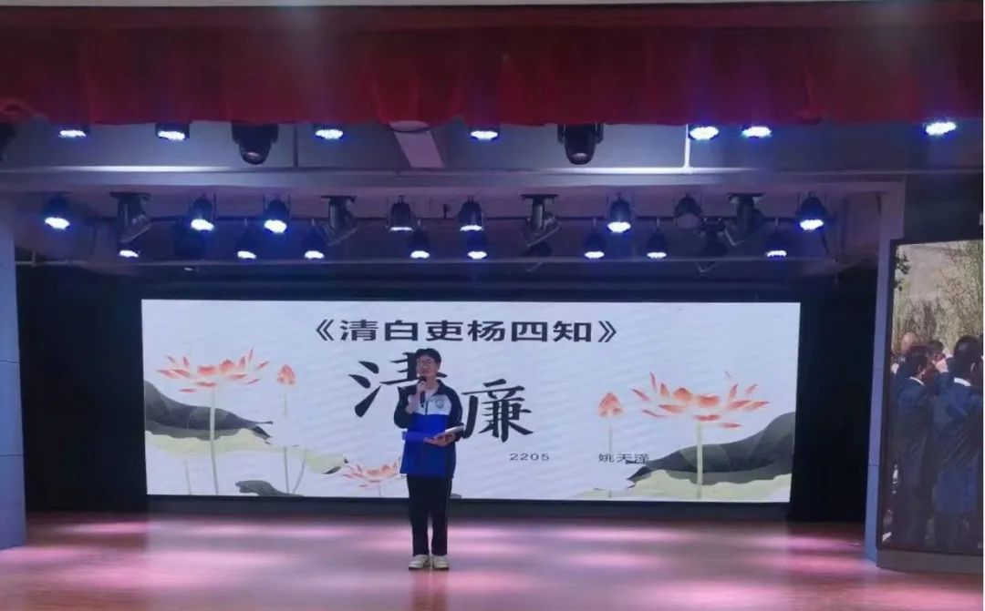 众志成城筑廉洁校园，两袖清风育桃李芬芳——河津中学举办“从我做起，敬廉崇洁”为主题的校园文化艺术活动