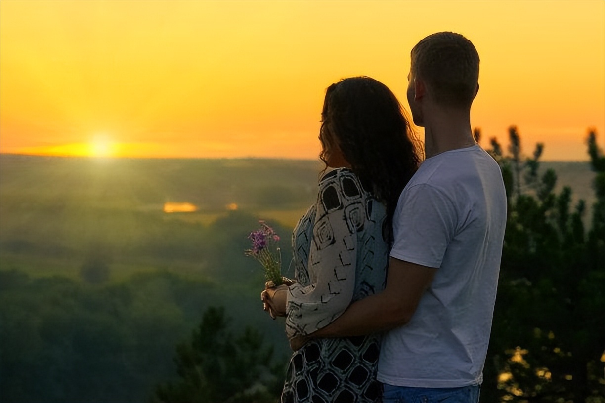 老了之后才知道最亲的三种人,人这一辈子最亲的人只有三个