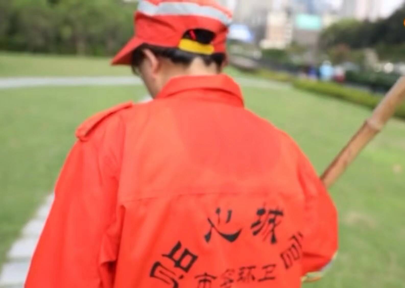 纯悦矿泉水一瓶1.5升,纯悦一瓶水有多重