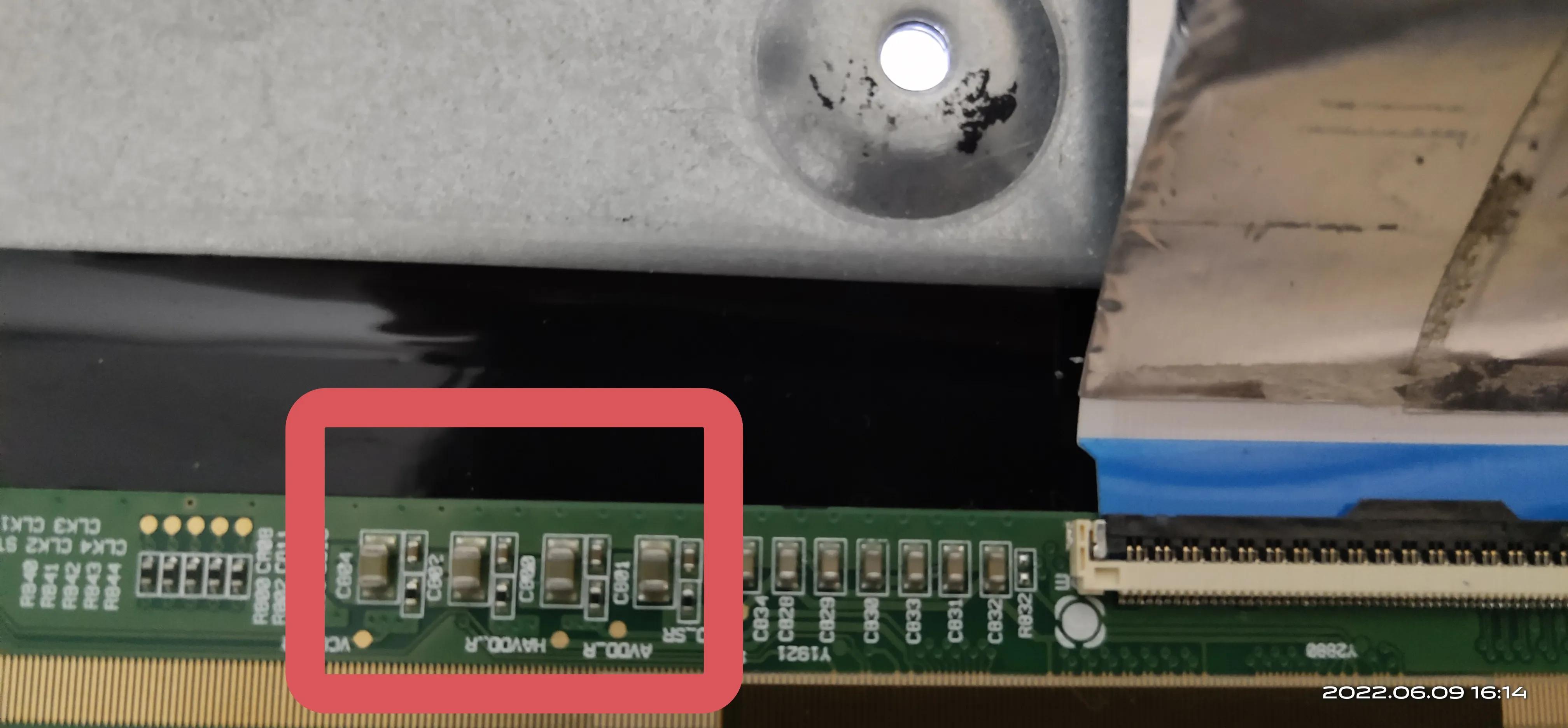 32寸显示器出现黑斑,杂牌显示器黑中发亮