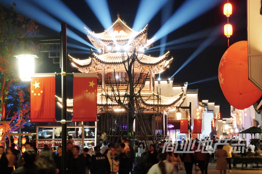 黄山风景屯溪老街,夜游黄山屯溪老街一角