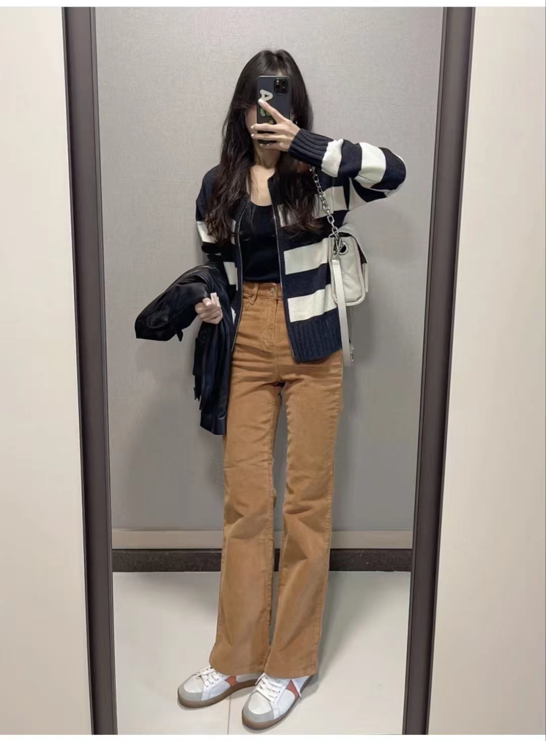 男士灯芯绒裤子可以搭配什么上衣,米白色灯芯绒裤子搭配什么鞋子