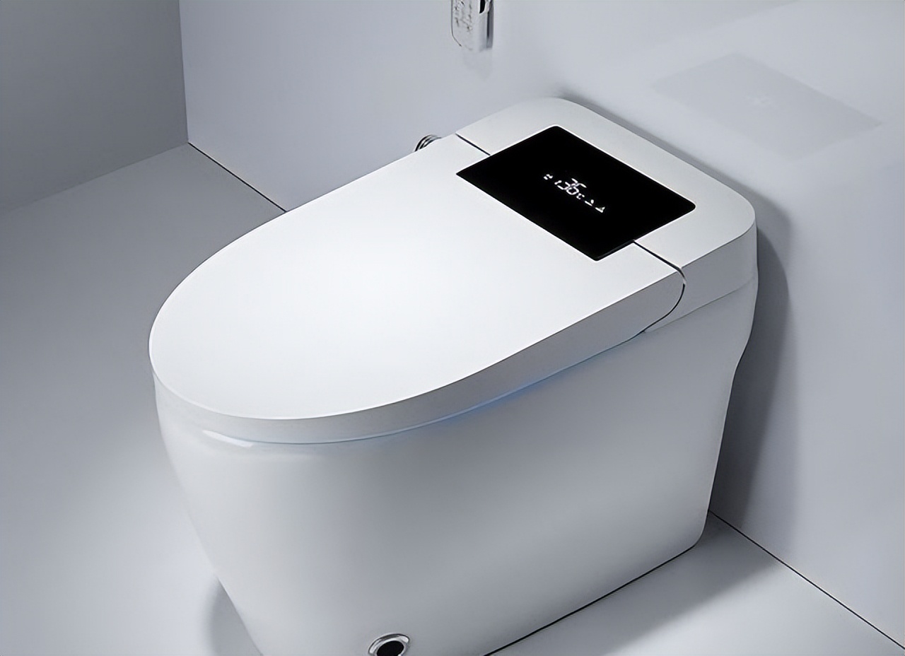 智能马桶对比传统马桶冲水方式,qe8智能马桶对比线下哪款