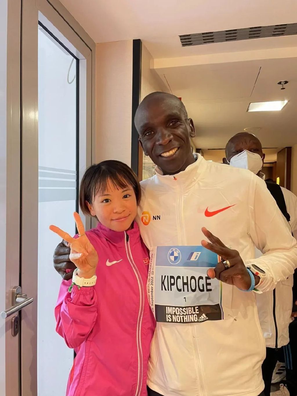 柏林马拉松基普乔格视频,基普乔格神人