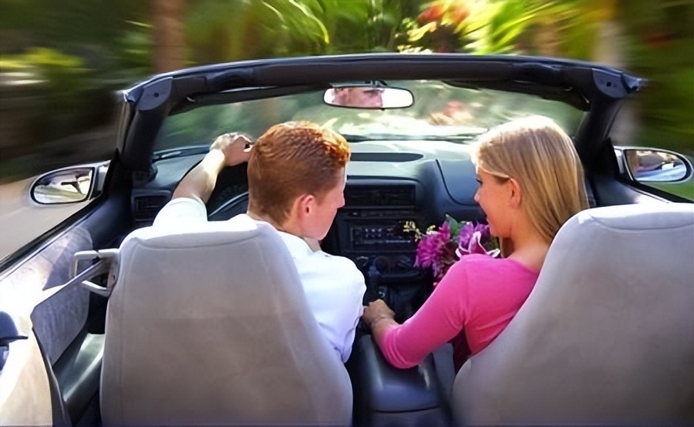 丈夫给妻子买内衣笑话,丈夫购女性内衣