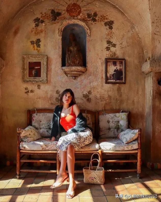 显脚白要什么颜色鞋子,脚黑适合什么颜色鞋子