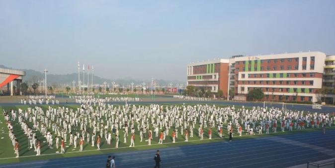 以一日之力，应朝阳之功——记乐山东辰高中部的一天