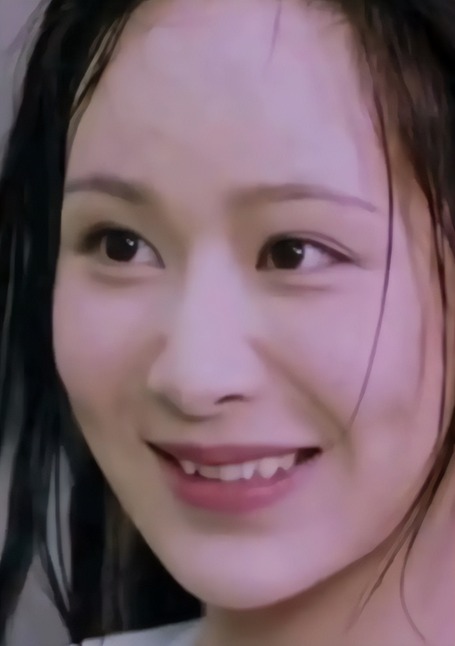 娱乐圈女星龅牙露一颗牙,娱乐圈的假牙女星