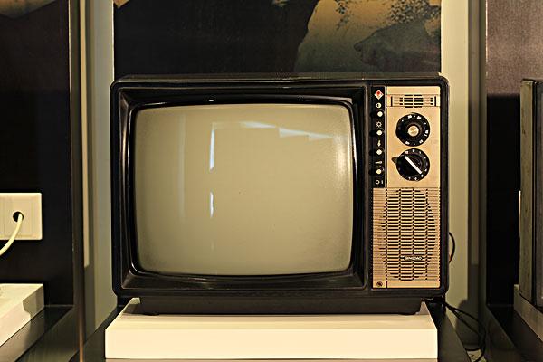 老电视机里羊脂白玉值多少钱,老式电视里有白玉吗
