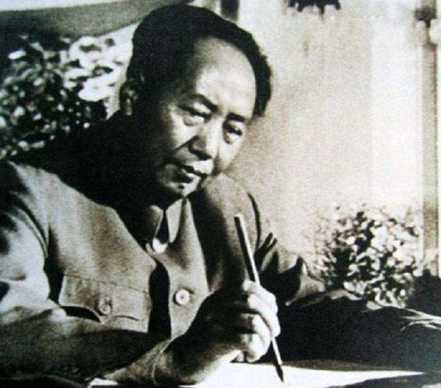 叶挺飞机撞山遇难，周总理坚信是阴谋，50年后一老汉交代：我干的