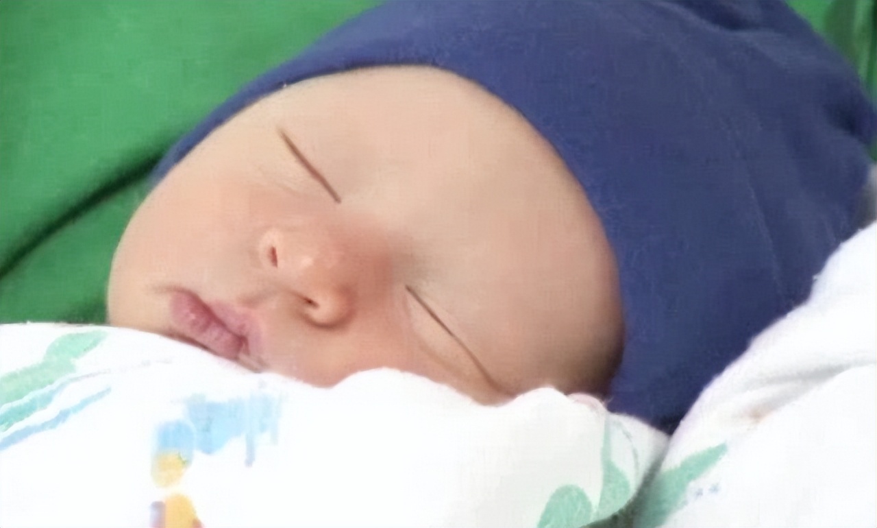 美国产妇水下分娩生下双胞胎,美国孕妇水下分娩双胞胎完整版