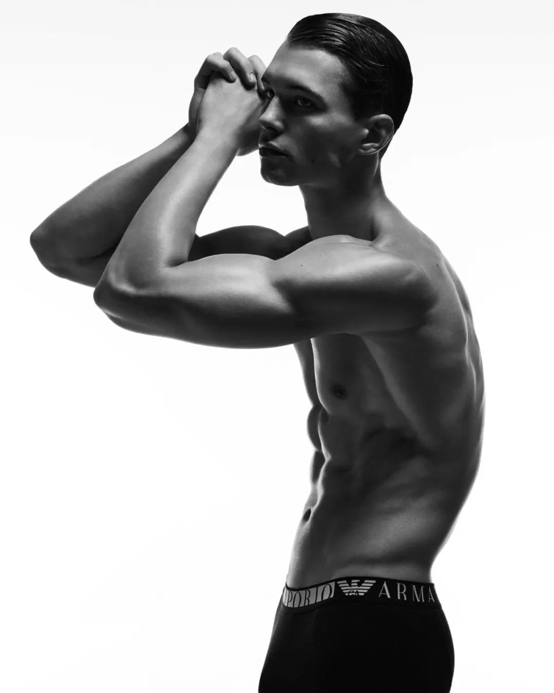 德国时尚男模特雅各布·约克斯特出镜EMPORIOARMANI*裤内**广告