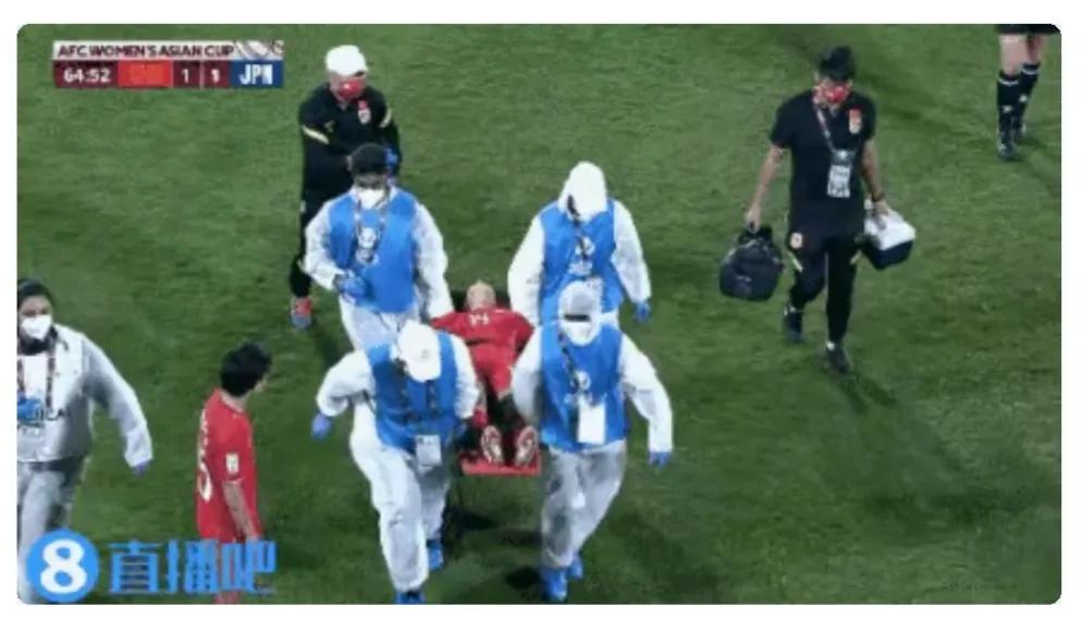 女足赢了女子欢呼雀跃,女足赢了的瞬间