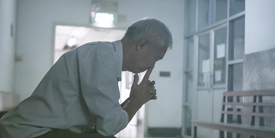 80岁老人肝癌晚期不吃不喝,80多岁老人得肝癌不做手术活多久