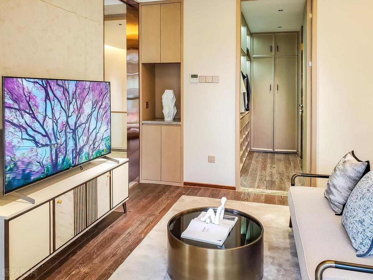 100寸幕布电视柜尺寸多大才合适,4.5米格栅悬空电视柜的最佳尺寸