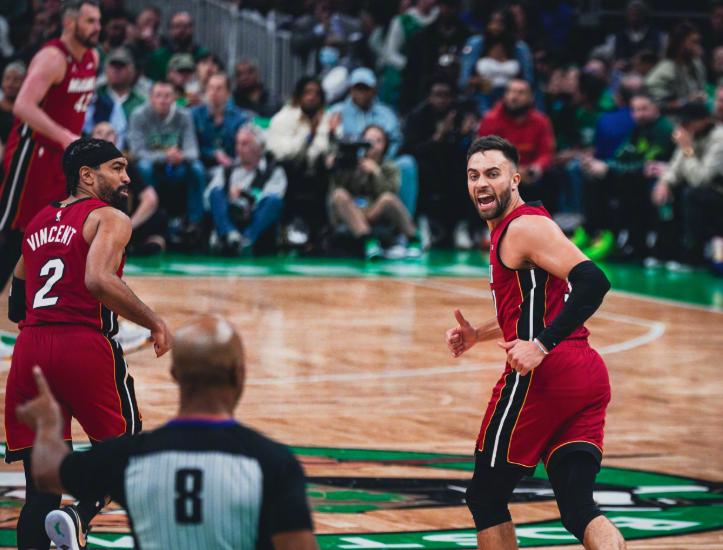 巴特勒天神下凡56分热火胜雄鹿,巴特勒神仙球三分