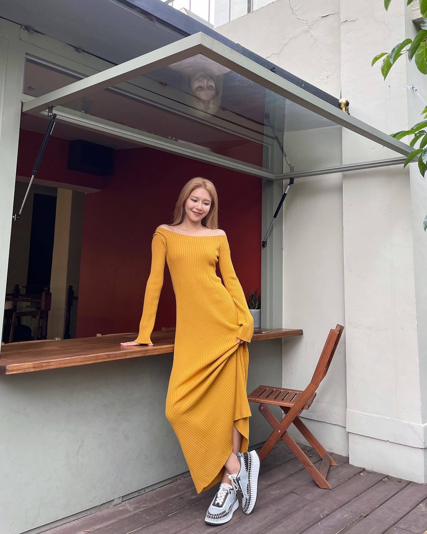 崔秀英穿碎花裙图片,崔秀英拍摄写真秀好身材