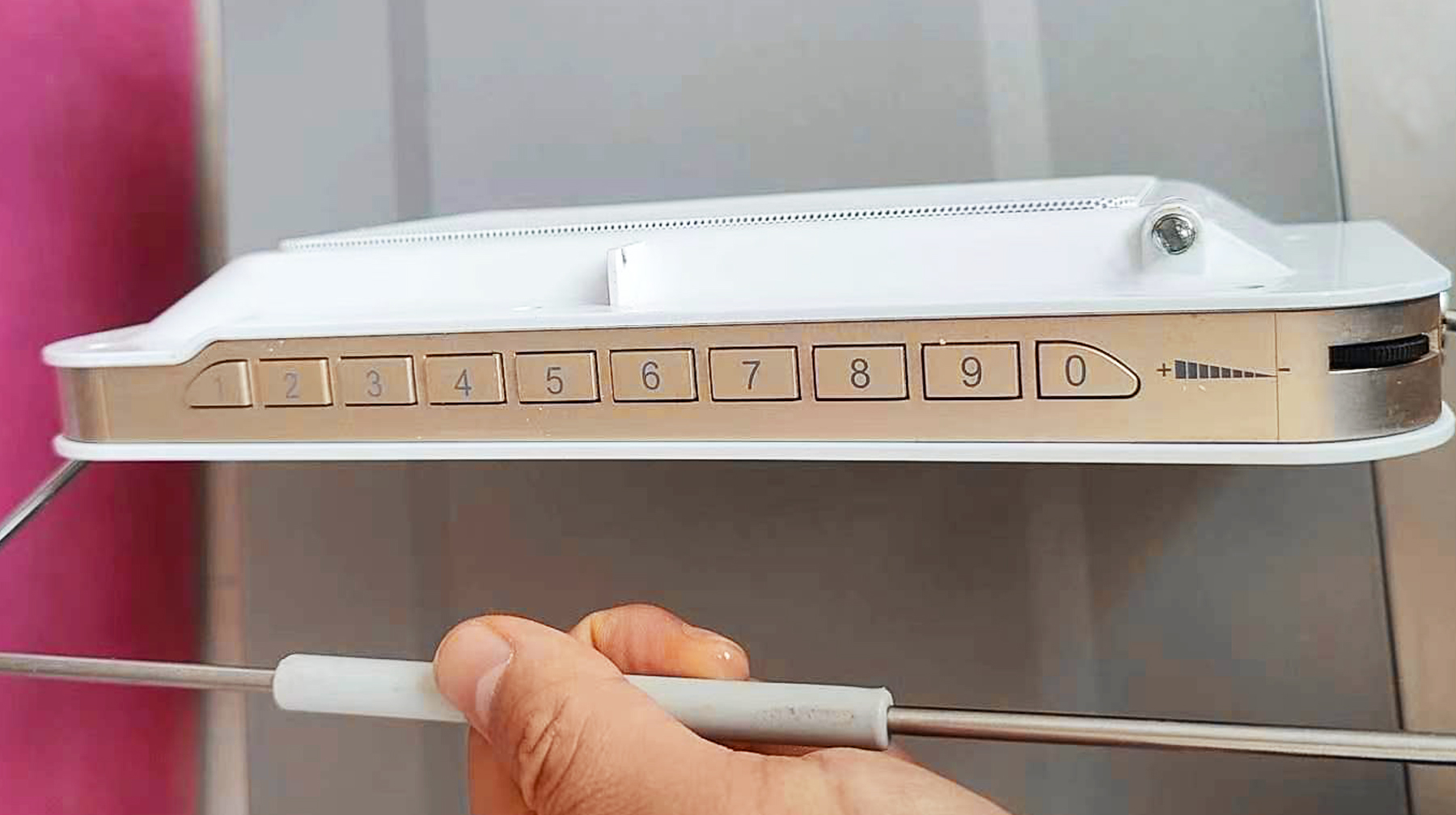 平板电脑和可移动电视,看着像平板的电脑