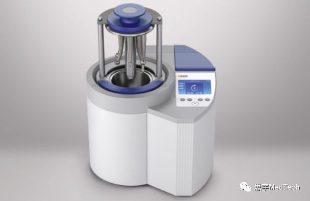 百岁后结为连理的牙科巨头