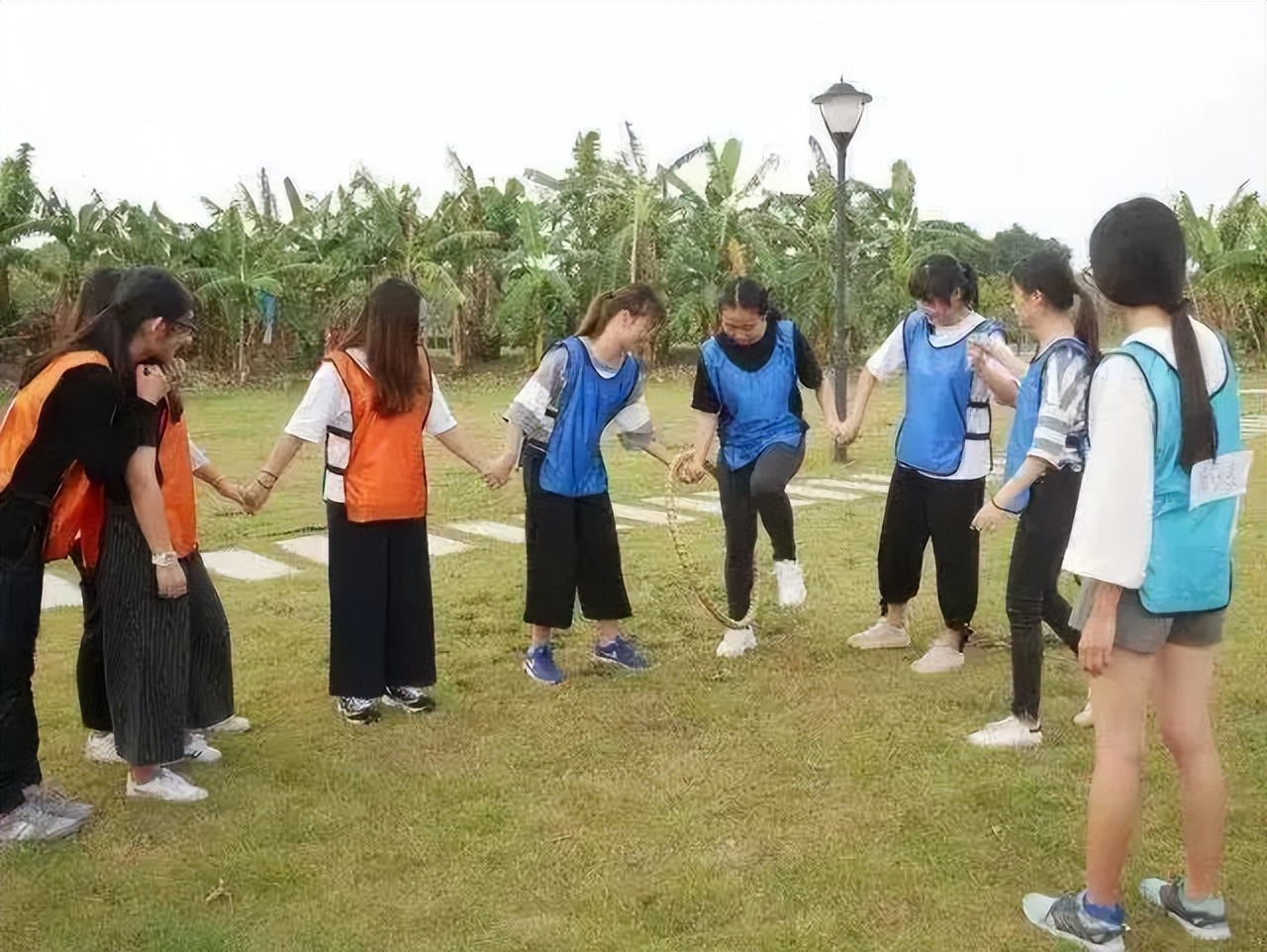 团建趣味运动会游戏项目,户外企业团建趣味运动会