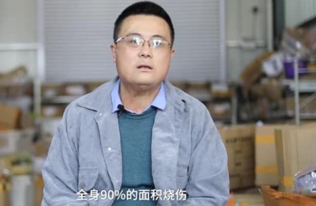 山东残疾小伙，靠十字绣年入千万，坦言：我不拜财神，只拜岳云鹏