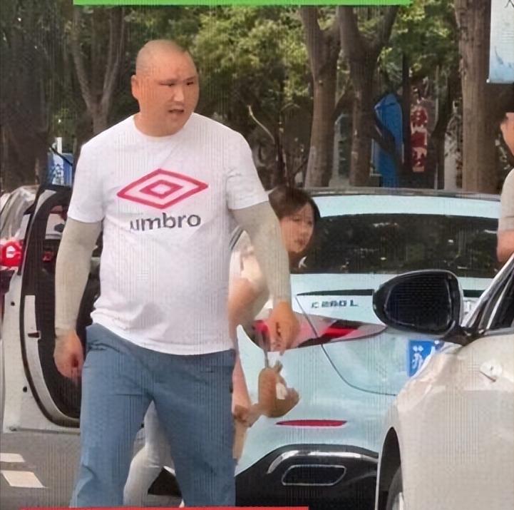 南京打人光头男判刑几年,南京光头男打人事件处理结果