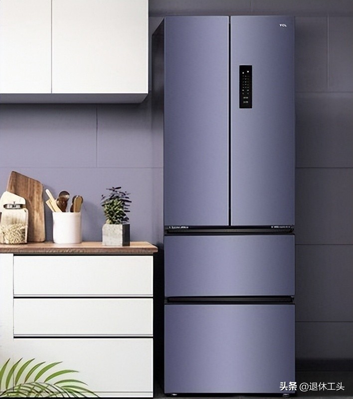 两个单开门冰箱和一个双开门冰箱,冰箱单开门和双开门利弊