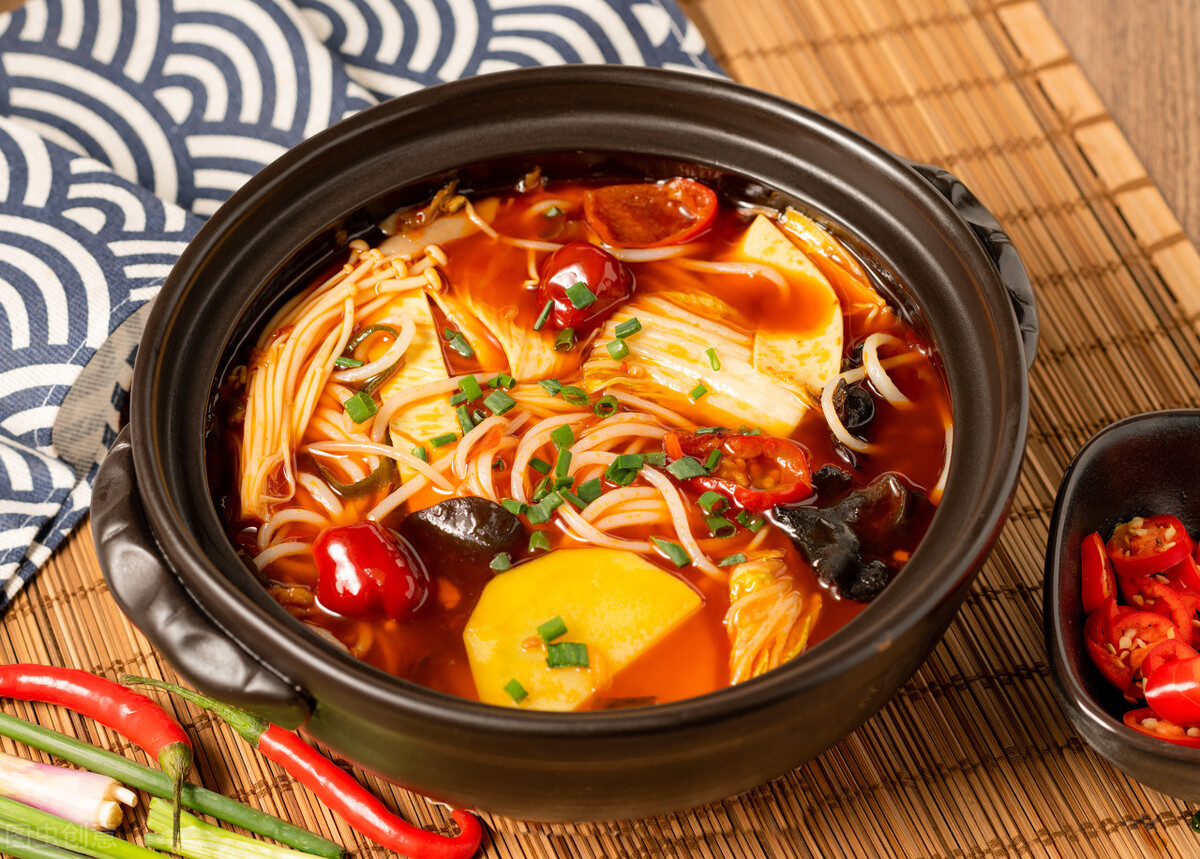 特色风味砂锅米线技术培训，学习砂锅米线技术要去哪里学习？