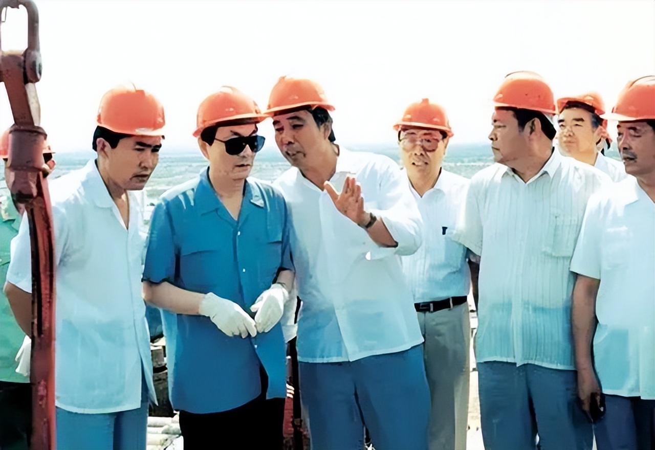 88年*镕基朱**自我批评：作为上海市长我不是最佳，比江*民泽**差得很远