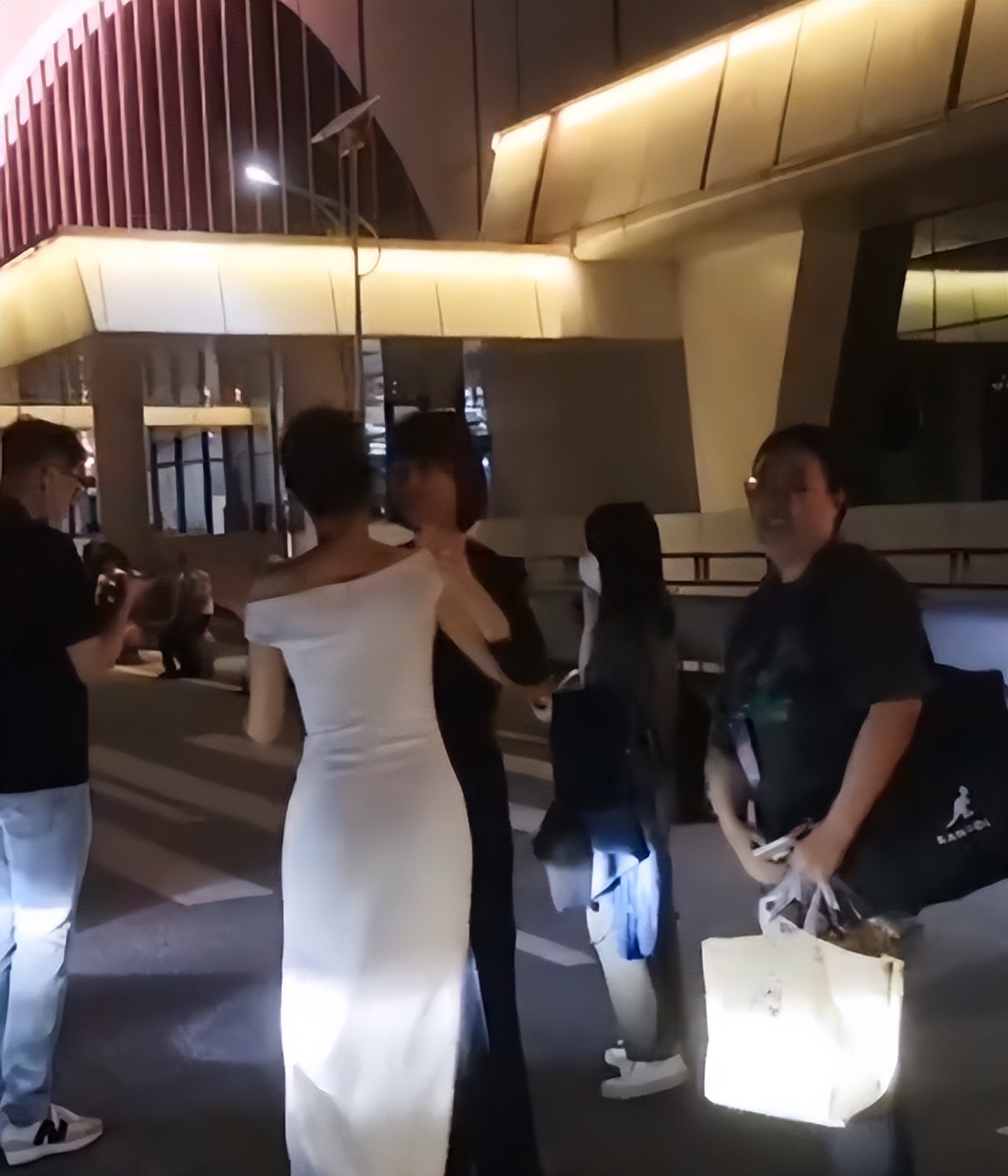 袁泉夺“百花影后”，曾黎后台当拉拉队，却映射出中戏96班的情谊