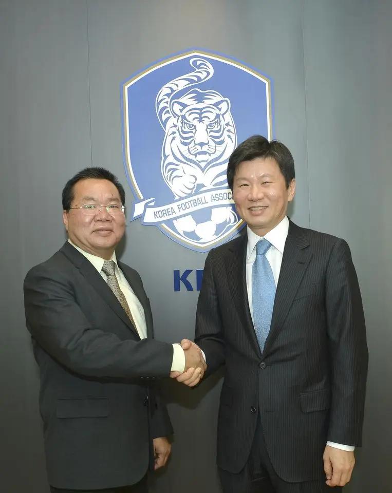 巴新足球,现代足球的发展史